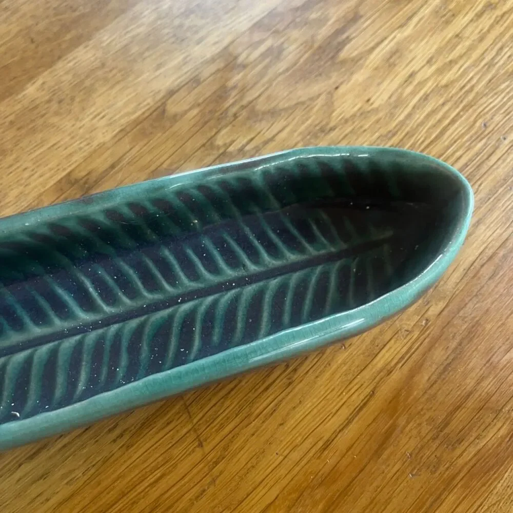 Crate & Barrel Green Leaf Appetizer Dish Long Olive Boat 16